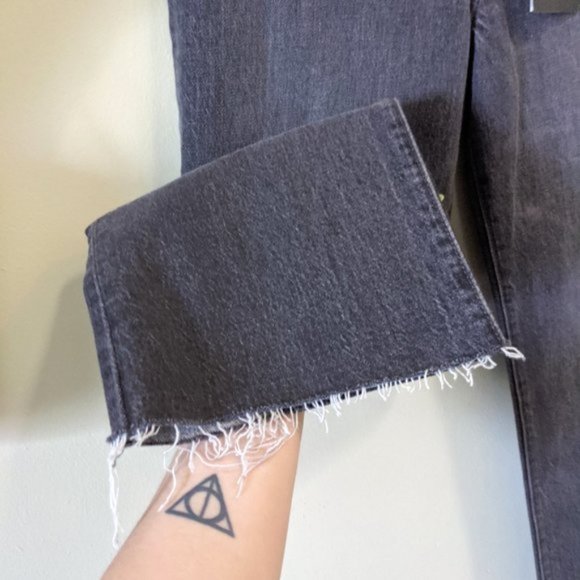 NWT Levi's Ribcage Straight Frayed Raw Hem Jean - Picture 3 of 6